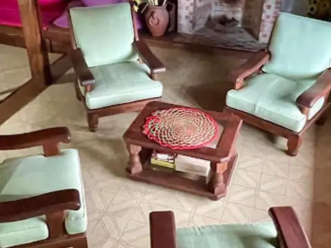 Casa 4 ambientes con 2 baños