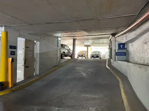Cochera descubierta cerca de UADE en venta ubicado en Monserrat