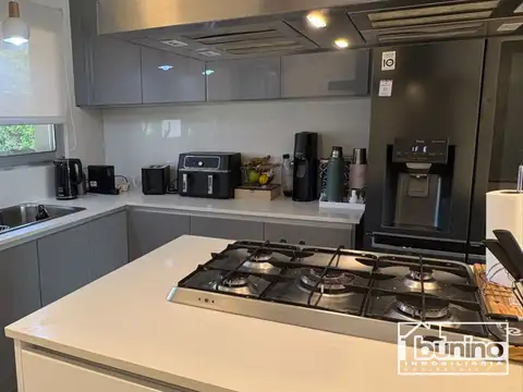Casa en Alquiler Temporal con 1 cochera