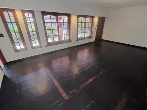CASA 4 AMBIENTES CON PILETA