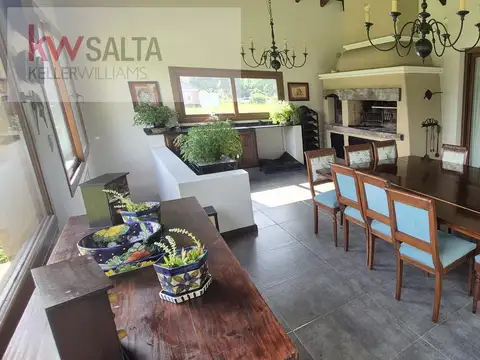 Casa en Venta con 2 cocheras