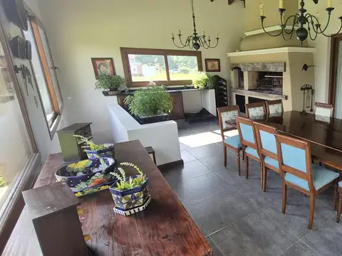 Casa en Venta con 2 cocheras
