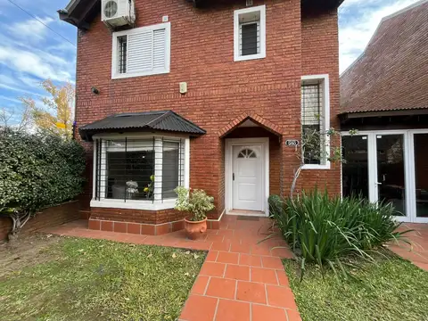 Casa 3 ambientes con 2 baños