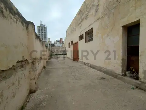 Casa 6 ambientes con 2 baños