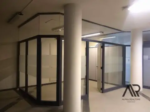 Oficina 10 ambientes con 5 baños
