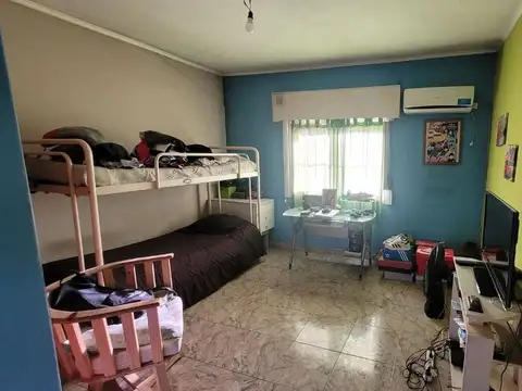 CASA CON GALPÓN EN LANÚS