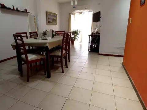 Amplio semipiso de 3 ambientes en Quilmes Centro
