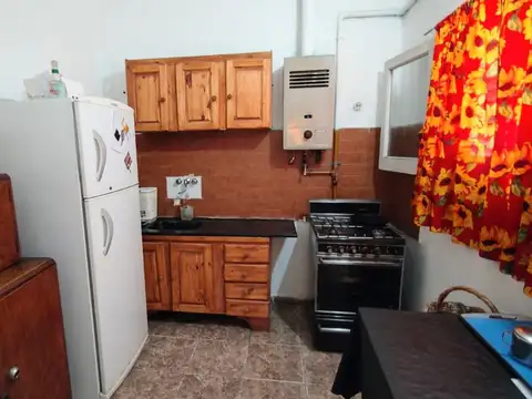 Casa 6 ambientes con 2 baños
