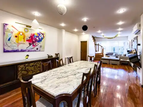 Casa 8 ambientes con 3 baños