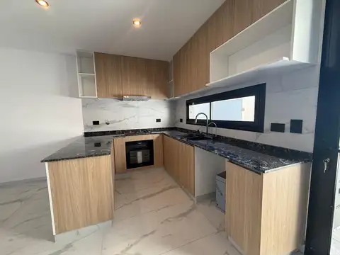 Departamento 4 ambientes con 4 baños