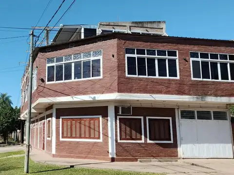 Casa en  venta con  3 pisos y muchos metros cuadrados construídos