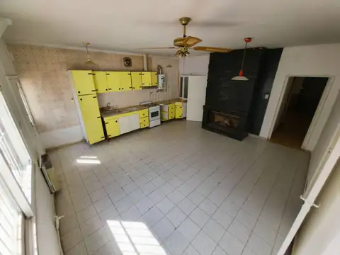 Casa 6 ambientes con 2 baños