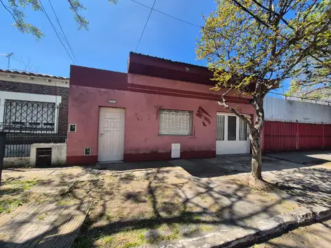 Lucio Vicente  López al 1100