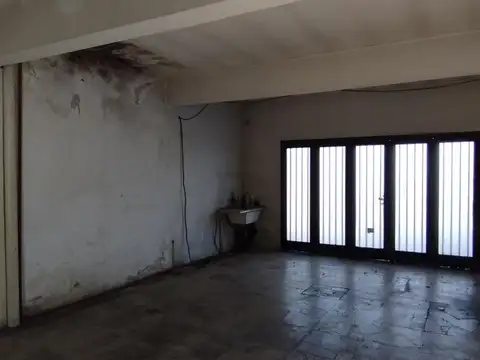 CASA EN MUY BUENA UBICACION