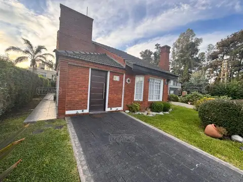Casa Chalet  en Venta en Banco Provincia, Francisco Álvarez, Moreno