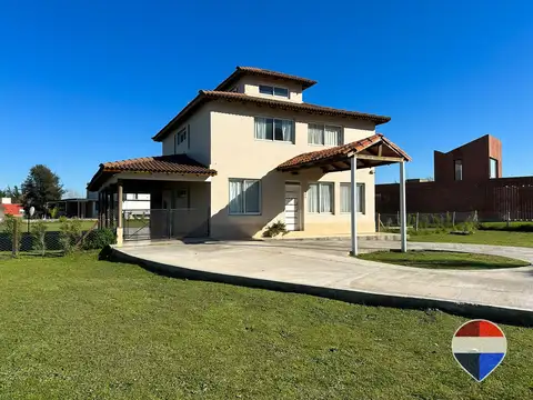 Casa 8 ambientes con 3 baños