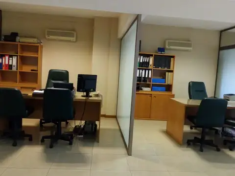 Oficina 12 ambientes con 2 baños