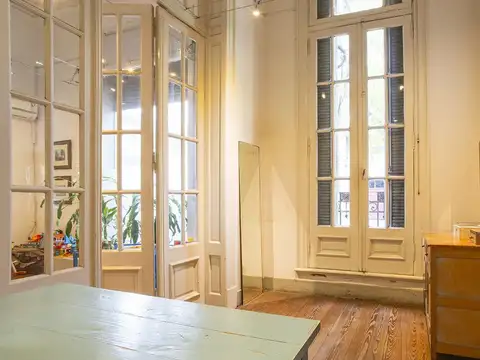 Casa 8 ambientes con 2 baños