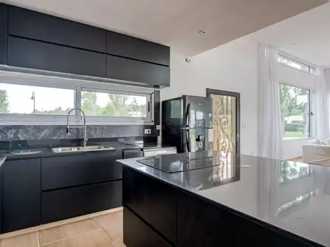 Casa en Venta en Club Miralagos, USD 245.000