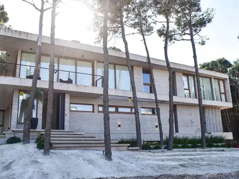 VENTA CASA EN VILLAROBLES CON VISTA AL MAR.