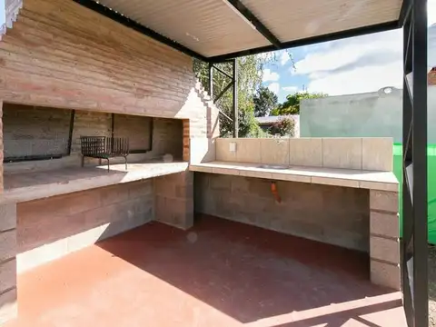 "Vendo Complejo de 4 departamentos y Piscona"