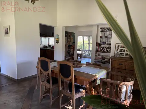 Casa 5 ambientes con 2 baños