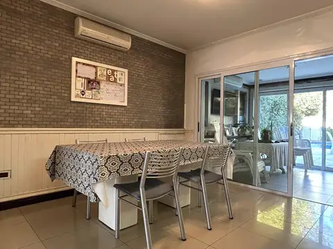 Casa 6 ambientes con 3 baños