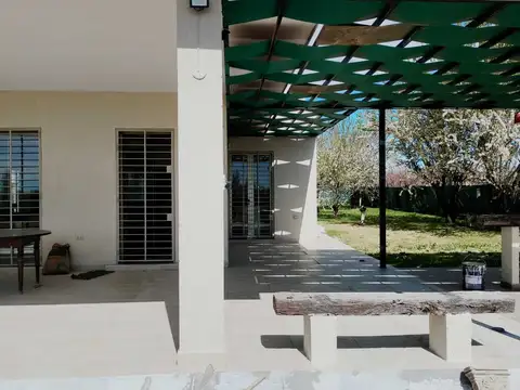 VENDO ESPECTACULAR CASA