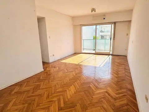 Venta departamento 3 ambientes Palermo Soho Amplio al frente balcón. Piso alto hermosa vista . Baño y toilette