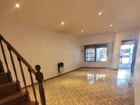 Depto Tipo Casa 4 ambientes con 3 baños