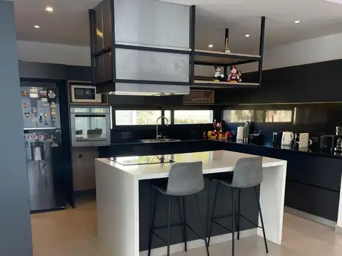 Casa 4 ambientes con 3 baños