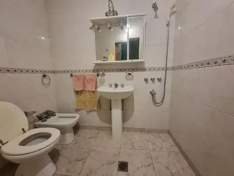 VENTA CASA 3 AMB CON LOCAL COMERCIAL