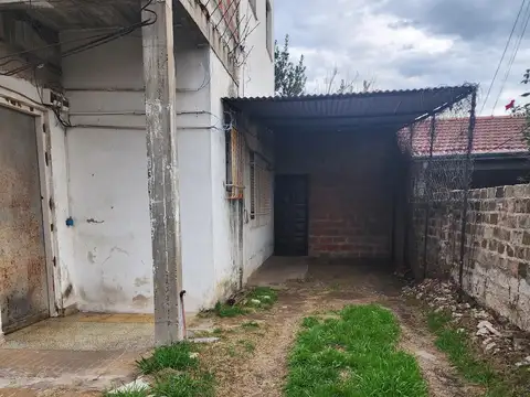 Casa 6 ambientes con 2 baños