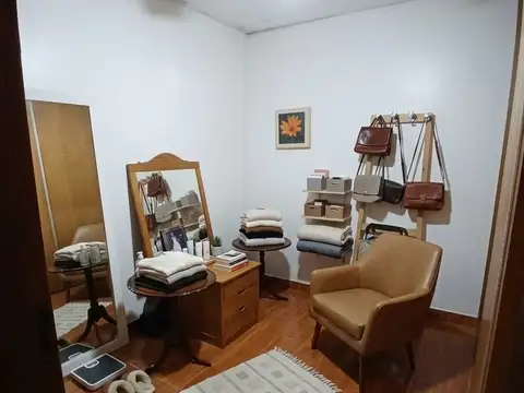 Hermoso Chalet C/fondo y Pileta - Venta - Mataderos