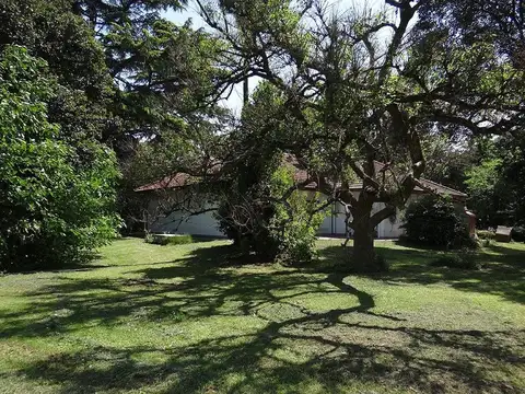 CASA QUINTA EN VENTA EN BOSQUES LOTE DE 10000M2