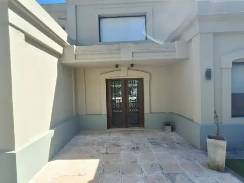 Casa 6 ambientes con 3 baños
