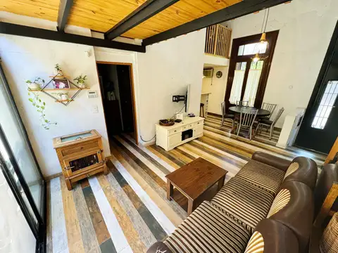 Casa 4 ambientes con 2 baños