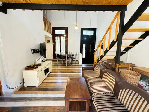 Casa 4 ambientes con 2 baños
