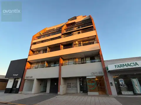 Departamento de 2 dormitorios y cochera en alquiler