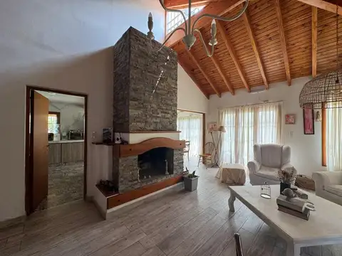 Venta casa B° Los Castaños Chacras de Coria