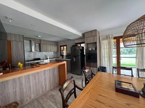 Casa 6 ambientes con 3 baños