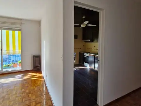 VENTA AMPLIO  DEPTO DE 2 AMBIENTES DE 60M2 EN ALMAGRO