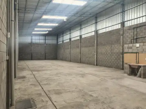 ALQUILER – EXCELENTE GALPÓN/DEPÓSITO COMERCIAL DE 300 M2