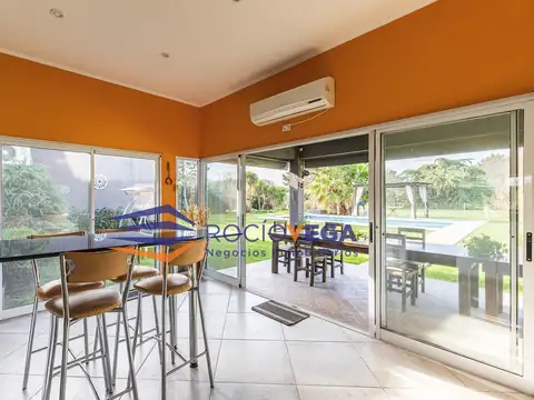 Casa en Venta con 2 cocheras
