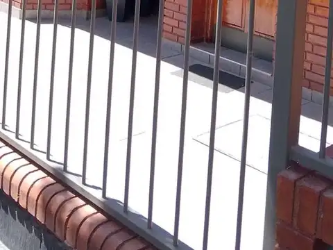 Casa 6 ambientes con 2 baños