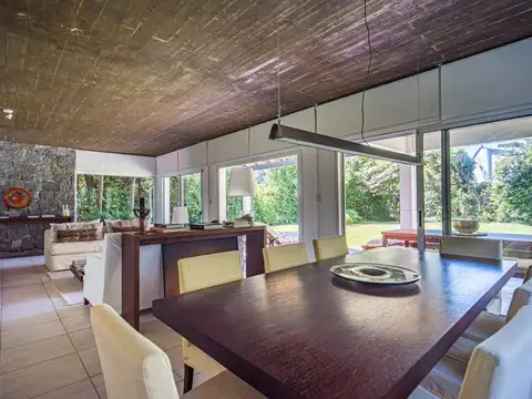 Casa en alquiler en barrio El Golf 100