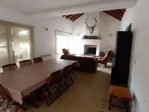Casa 5 ambientes con 3 baños