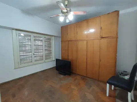 Casa 6 ambientes con 2 baños