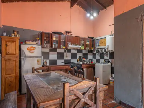 Casa 4 ambientes con 2 baños