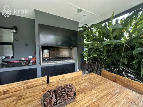 Casa en Venta con 3 cocheras